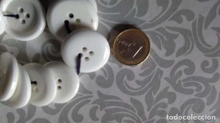 Vintage: Botones de pasta blancos - Foto 3