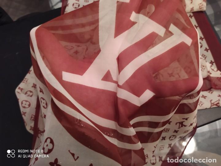 Pañuelo de seda Louis Vuitton; 68x68cm