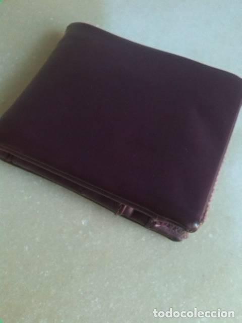 Vintage: Cartera de piel color violeta Alphabet. - Foto 1