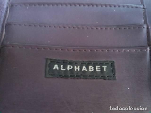 Vintage: Cartera de piel color violeta Alphabet. - Foto 3