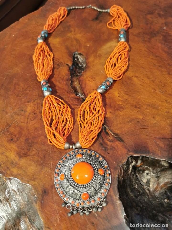 Vintage: COLLAR SIMIL CORAL Y GRAN MEDALLON - Foto 1