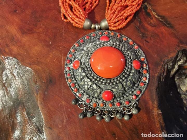 Vintage: COLLAR SIMIL CORAL Y GRAN MEDALLON - Foto 2