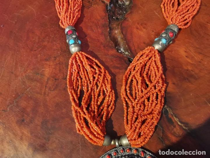 Vintage: COLLAR SIMIL CORAL Y GRAN MEDALLON - Foto 3
