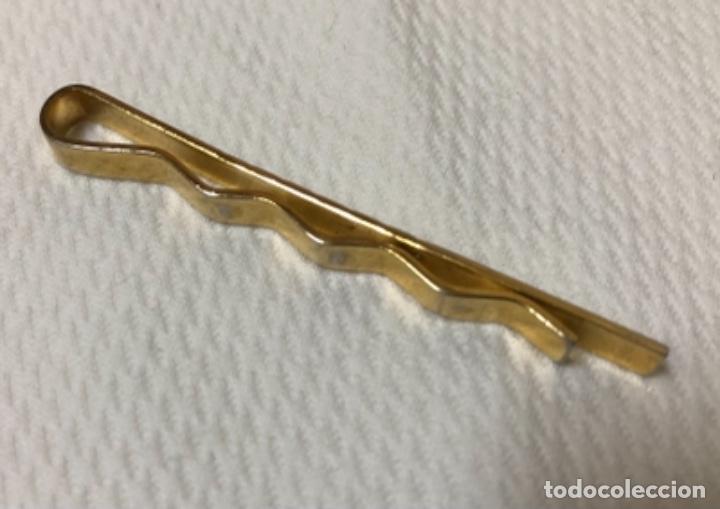 Vintage: AGUJA DE CORBATA EN METAL DORADO - Foto 3