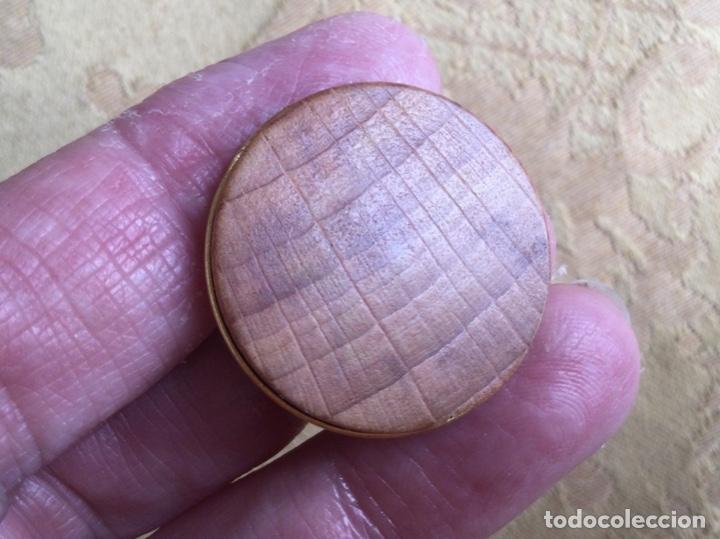 Vintage: Pendientes redondos de madera a&ntilde;o 80 - Foto 2