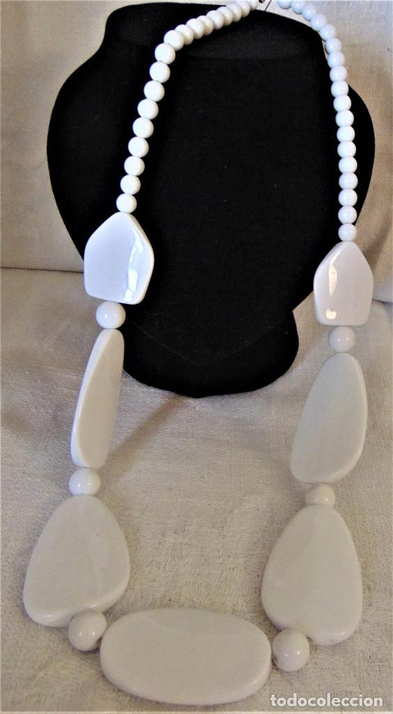 Vintage: COLLAR DE PL&Aacute;STICO DURO, BLANCO - IDEAL VERANO - Foto 4