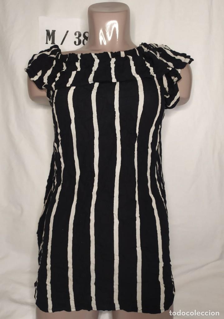Vestido de tirantes beige con estampado de mariposas en Primark