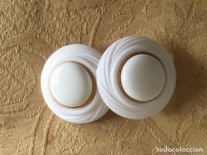 Vintage: PENDIENTES VINTAGE A&Ntilde;OS 80, BLANCOS - Foto 3