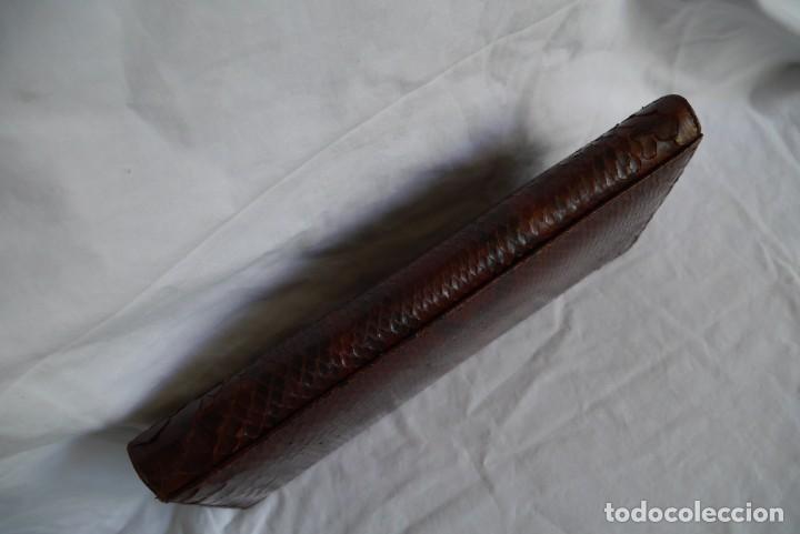 Vintage: Bolso fabricado en piel de serpiente - Foto 4