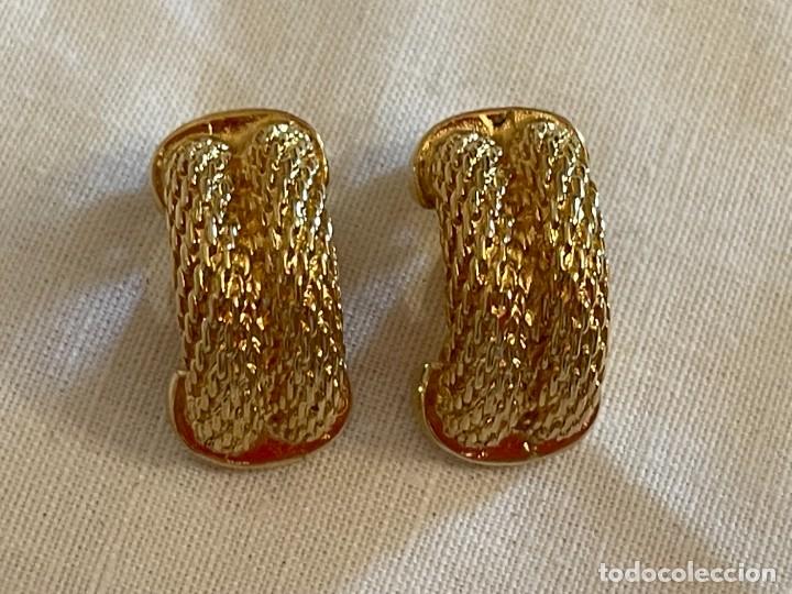 Vintage: Elegantes pendientes dorados.