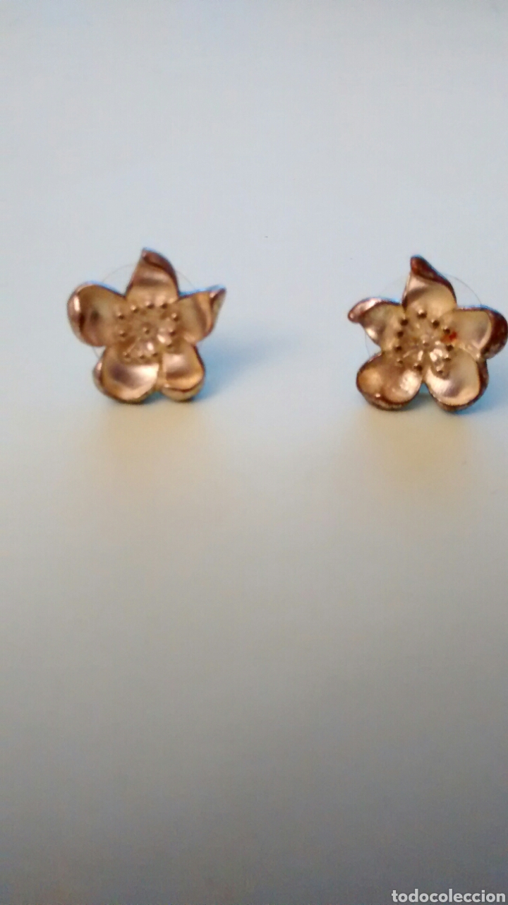 Vintage: PENDIENTES DE FLORES PLATEADOS. - Foto 1
