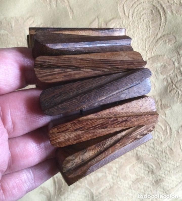 Vintage: PULSERA BRAZALETE DE MADERA TALLADA - Foto 2