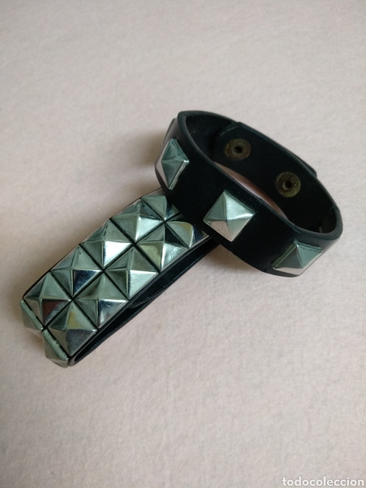 Vintage: 2 Pulseras de Cuero Remachadas - Foto 1