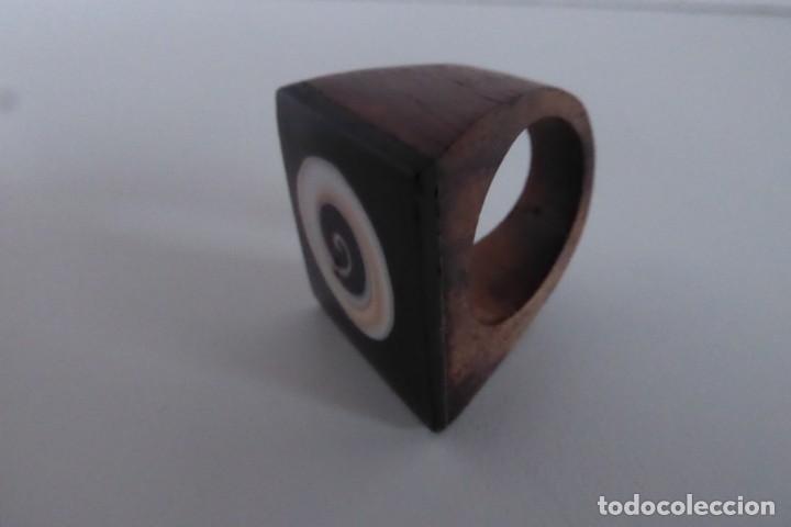 Vintage: ANILLO VINTAGE DE MADERA Y PASTA - Foto 3