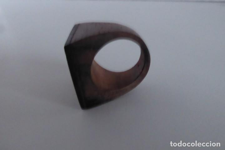 Vintage: ANILLO VINTAGE DE MADERA Y PASTA - Foto 4