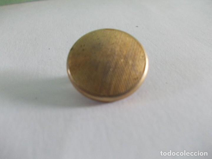 Vintage: Bot&oacute;n redondo dorado con rayas finas - Foto 1