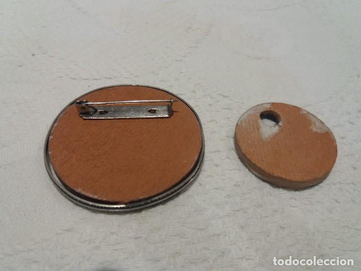 Vintage: Broche y medalla de barro vintage - Foto 3