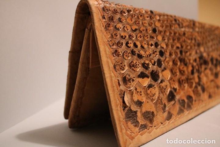 Vintage: BOLSO DE PIEL DE SERPIENTE CON INTERIOR EN CUERO. - Foto 4