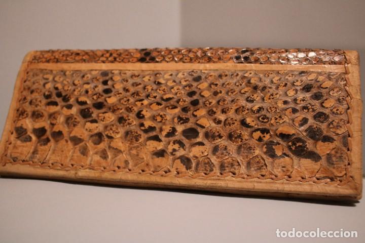 Vintage: BOLSO DE PIEL DE SERPIENTE CON INTERIOR EN CUERO. - Foto 5