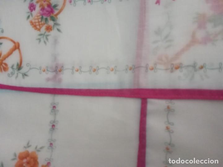 Vintage: Pa&ntilde;uelos Guasch.Elegant handkerchiefs - Foto 3