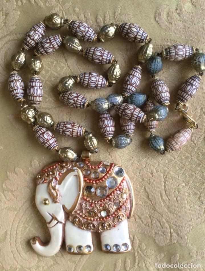 Vintage: COLLAR ETNICO DE MADERA POLICROMADA CON ELEFANTE - Foto 1