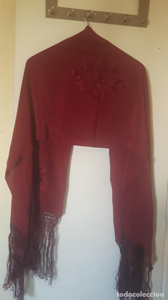 Vintage: Chal de seda natural bordado a mano Hand embroidered natural silk shawl