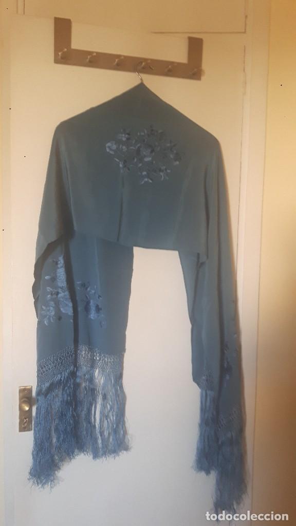 Vintage: Chal de seda natural bordado a mano Hand embroidered natural silk shawl