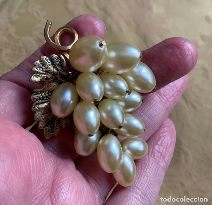 Vintage: BROCHE RACIMO DE UVAS, A&Ntilde;OS 60 - Foto 2