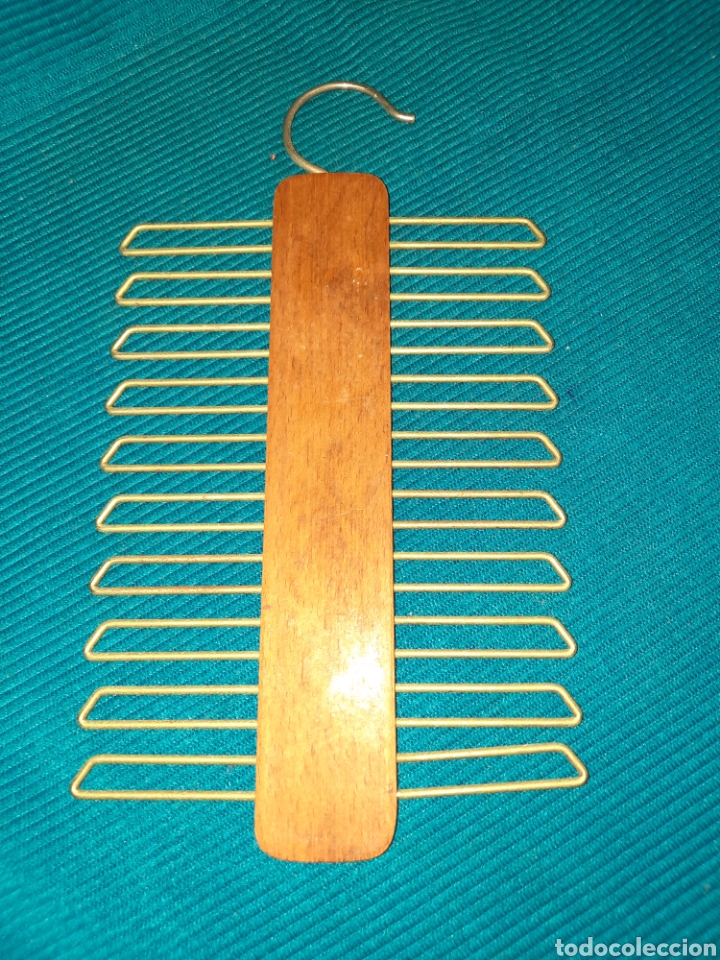 Vintage: ANTIGUA PERCHA PARA 20 CORBATAS, DE MADERA, GERMANY. - Foto 1