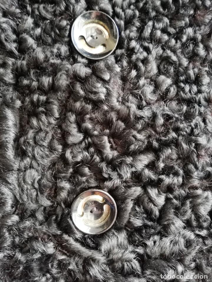 Vintage: Impecable Abrigo de piel de Astrac&aacute;n negro. - Foto 6
