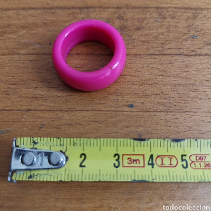 Vintage: Anillo de pl&aacute;stico de color rosa. - Foto 1