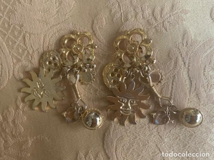 Vintage: PENDIENTES LARGOS METAL DORADO - Foto 1