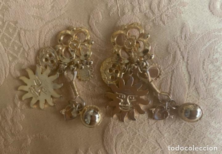 Vintage: PENDIENTES LARGOS METAL DORADO - Foto 3