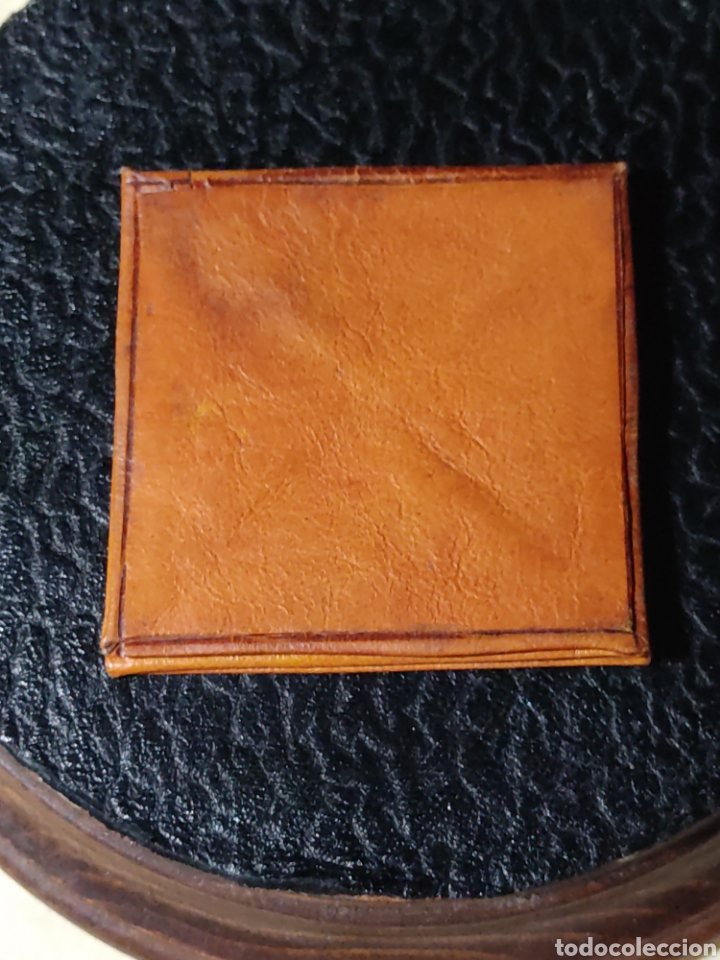 Vintage: Monedero extensible de piel marr&oacute;n con dibujos.A&ntilde;os 70. - Foto 2