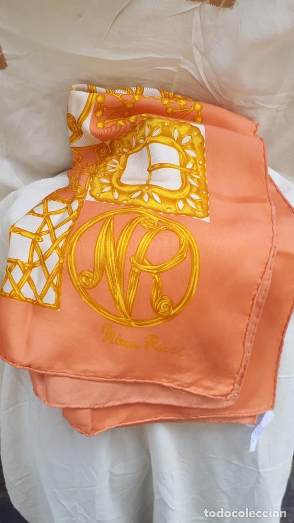 Vintage: PA&Ntilde;UELO DE SEDA DE NINA RICCI - Foto 1