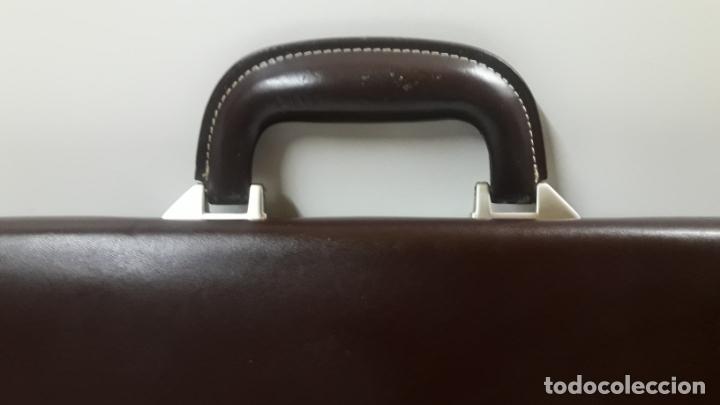 Vintage: MALETIN / PORTADOCUMENTOS . DIFERENTES COMPARTIMENTOS . CIERRE CON LLAVE - Foto 3