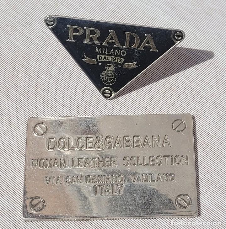 Vintage: Dos emblemas, pines, Prada y Dolce&Gabana - Foto 1