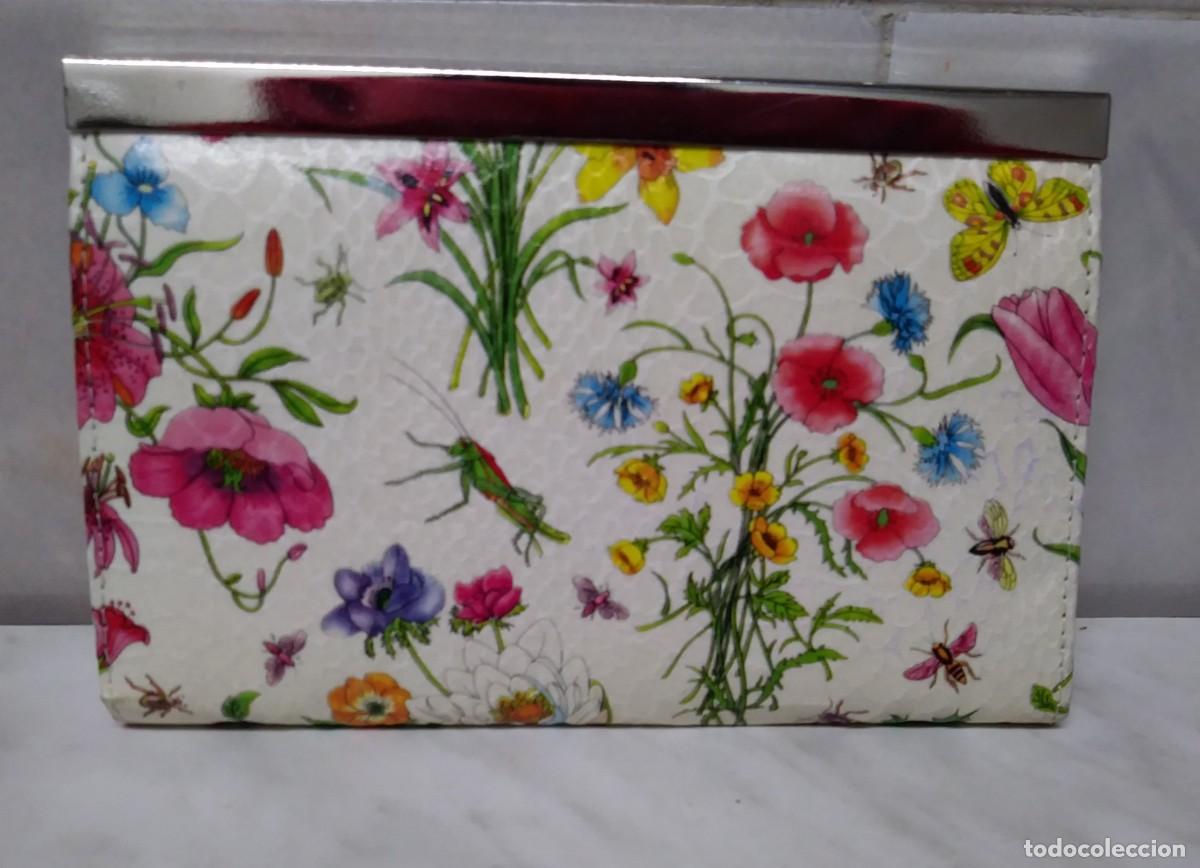 Vintage: Billetero blanco estampado de flores - como NUEVO - Foto 2