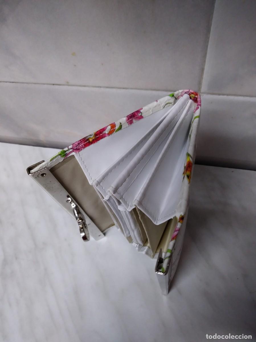 Vintage: Billetero blanco estampado de flores - como NUEVO - Foto 7