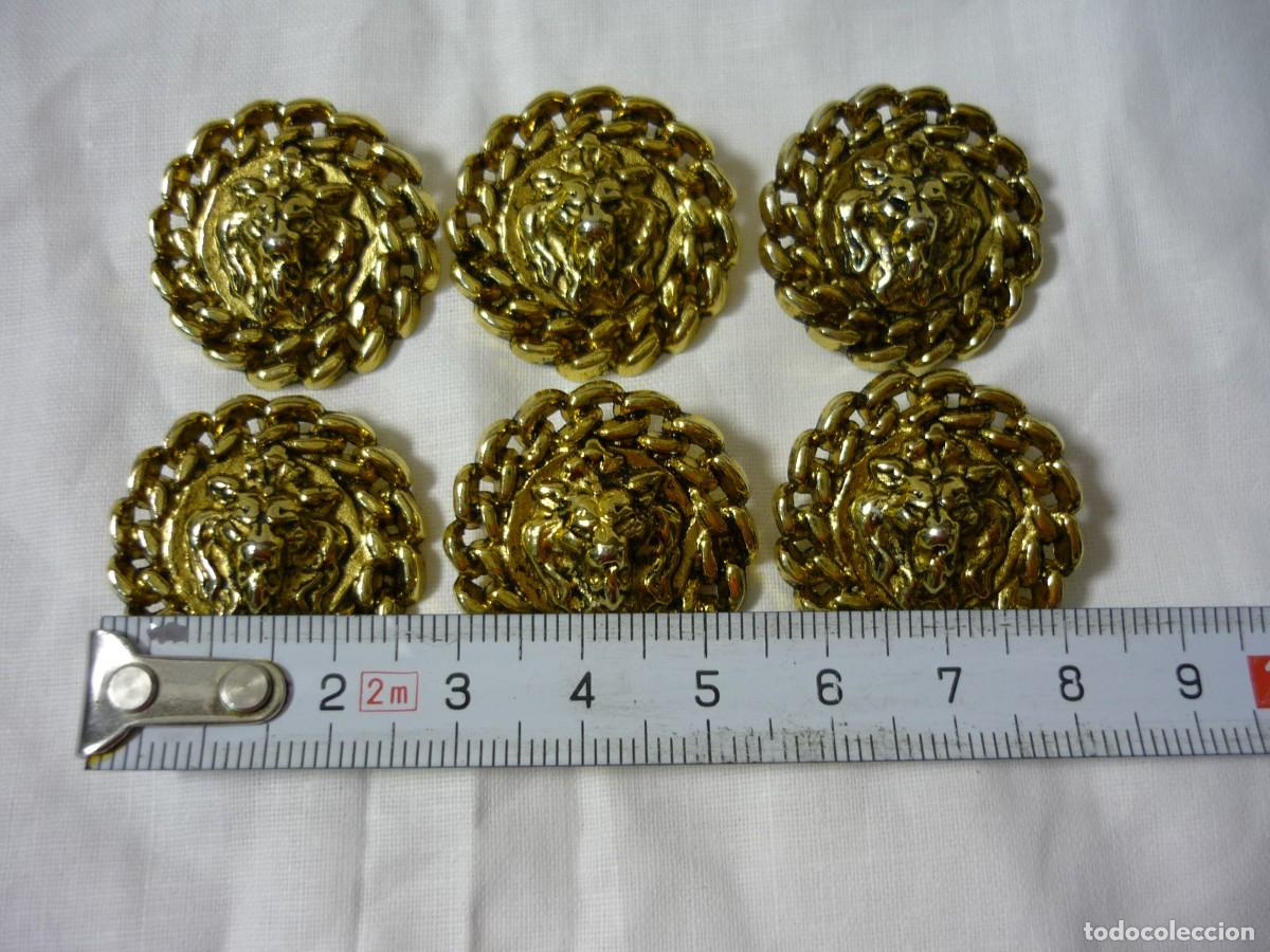 Vintage: 6 botones met&aacute;licos con cabeza de le&oacute;n - Foto 4