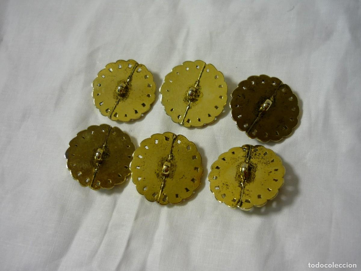 Vintage: 6 botones met&aacute;licos con cabeza de le&oacute;n - Foto 5