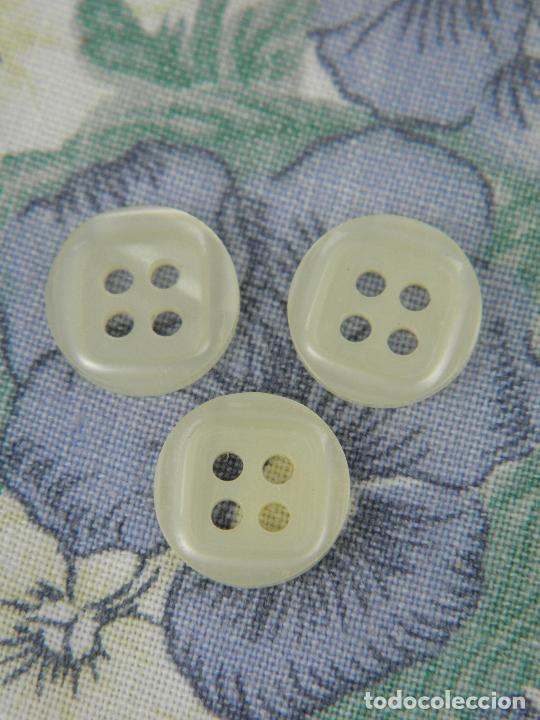 Vintage: Lote de 3 botones color blanco nacarado - Foto 1