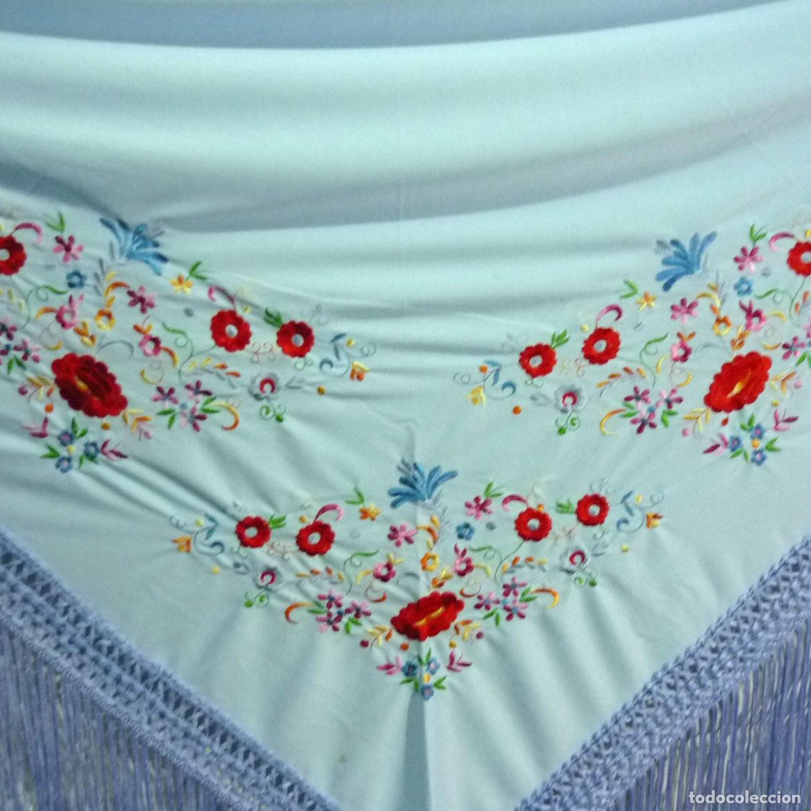 Vintage: Mant&oacute;n o mantilla en tri&aacute;ngulo con bordados - Foto 1