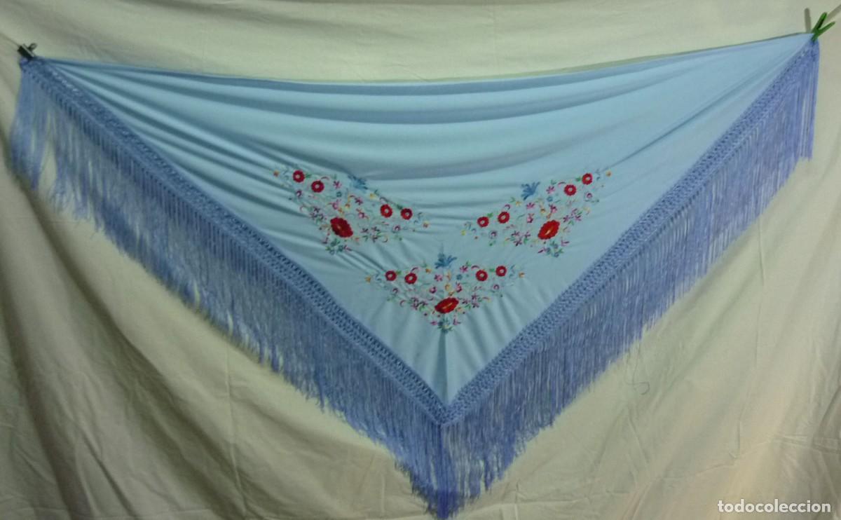 Vintage: Mant&oacute;n o mantilla en tri&aacute;ngulo con bordados - Foto 2