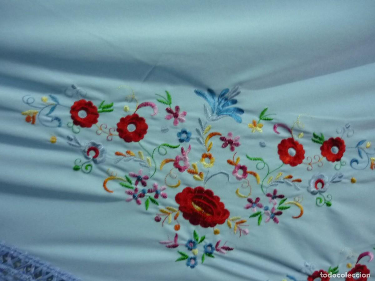 Vintage: Mant&oacute;n o mantilla en tri&aacute;ngulo con bordados - Foto 3
