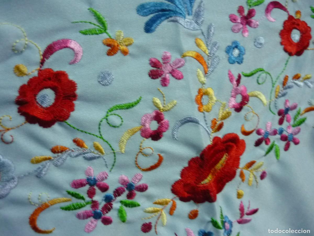 Vintage: Mant&oacute;n o mantilla en tri&aacute;ngulo con bordados - Foto 4