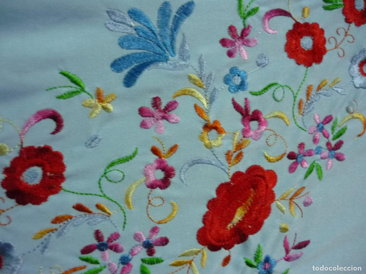 Vintage: Mant&oacute;n o mantilla en tri&aacute;ngulo con bordados - Foto 6