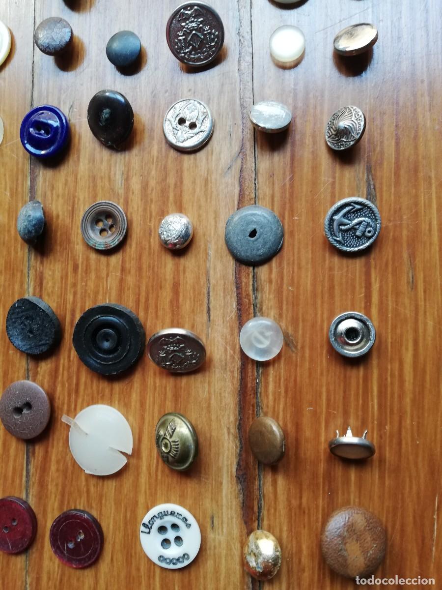 Vintage: Lote de m&aacute;s de 200 botones antiguos. - Foto 4
