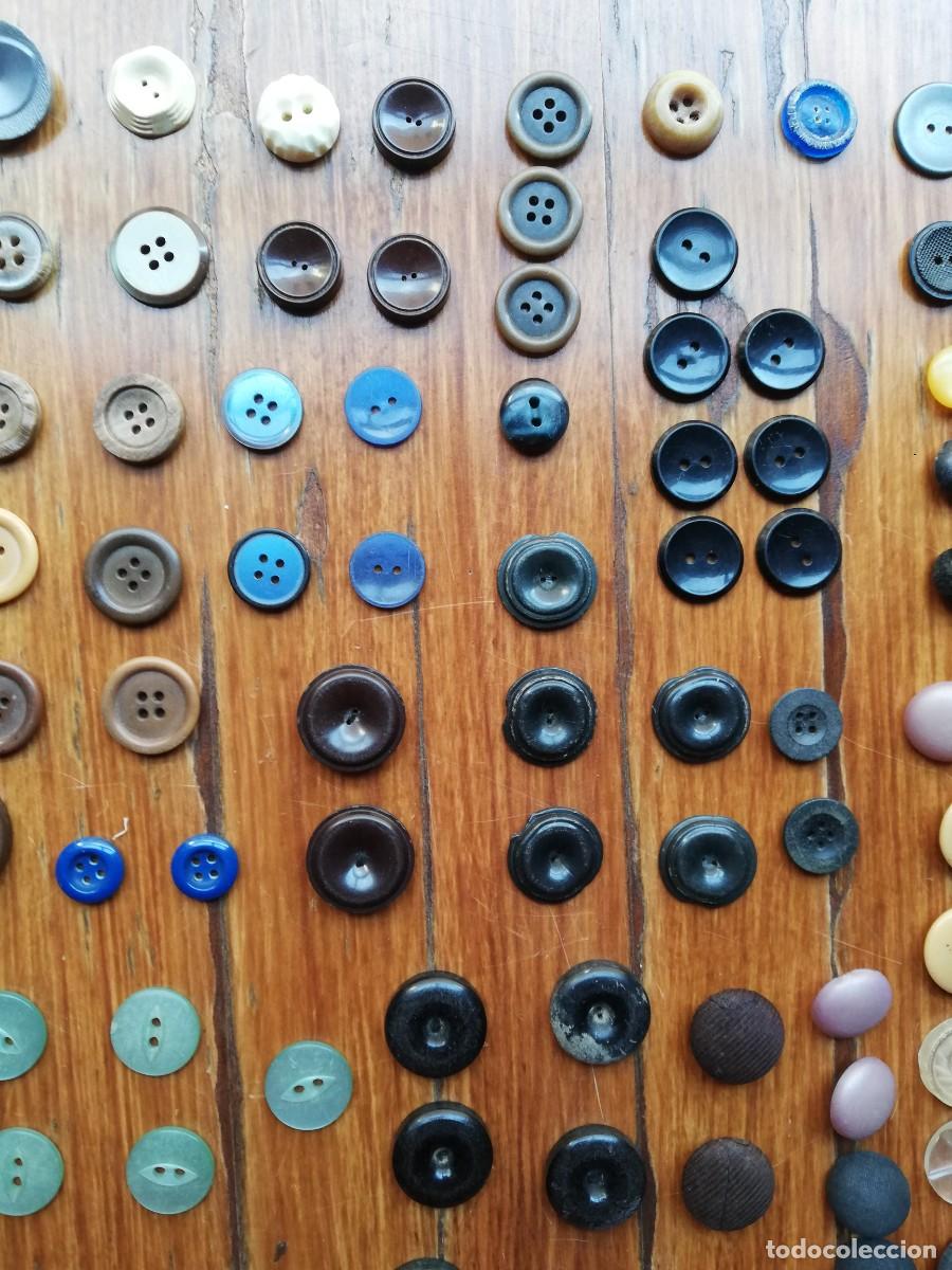Vintage: Lote de m&aacute;s de 200 botones antiguos. - Foto 6