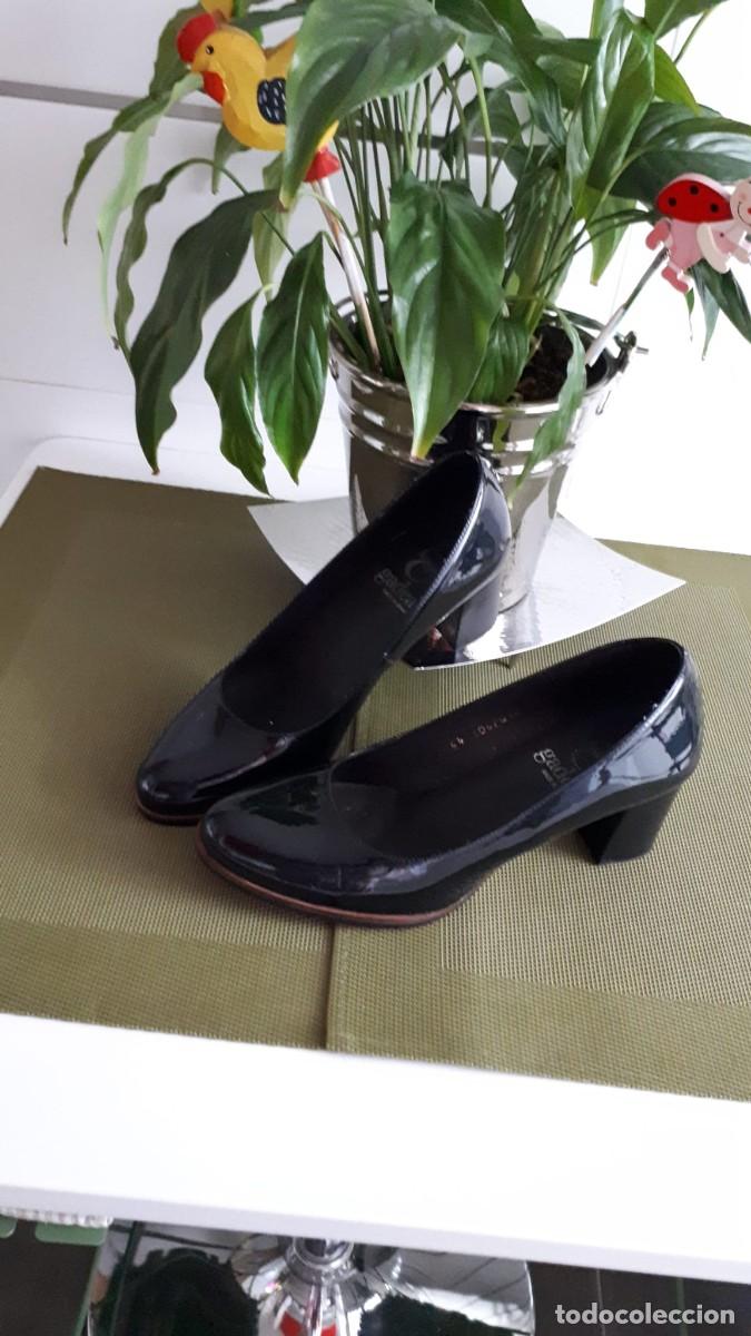Vintage: zapato sal&oacute;n acharolado - Foto 1